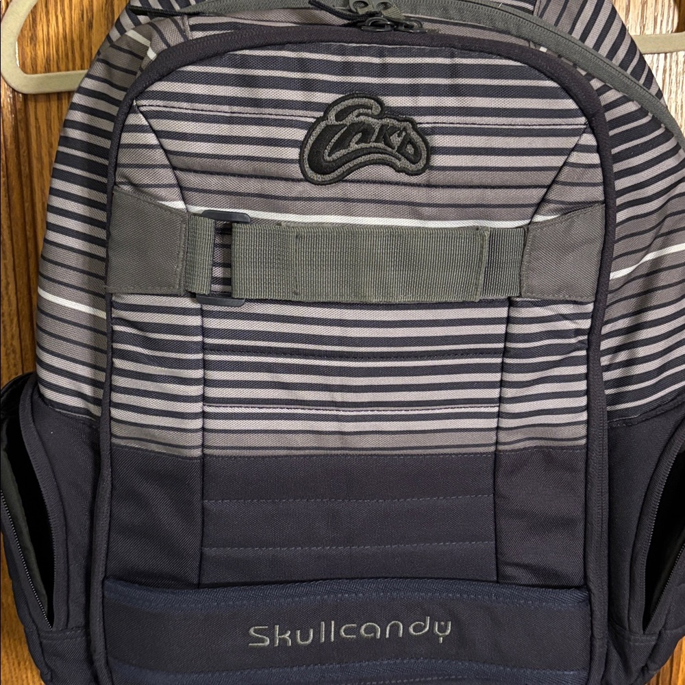 Skullcandy Ink’d Gray and Navy Men's Backpack With Computer Compartment - Picture 2 of 7